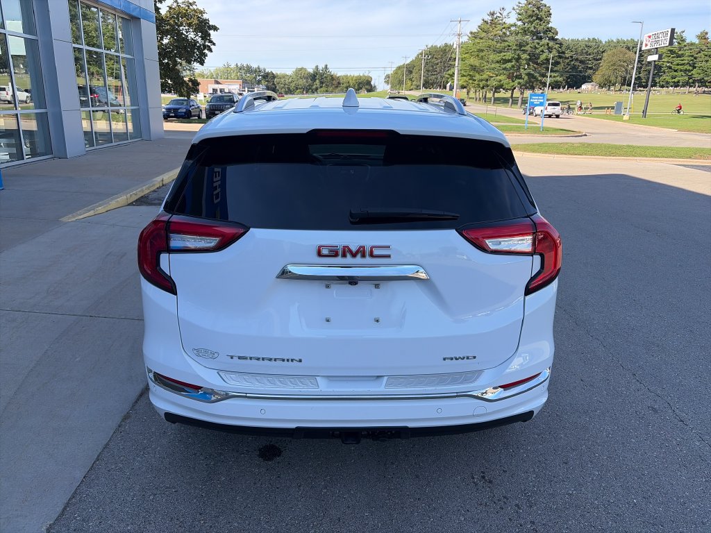 Used 2023 GMC Terrain Denali w/ Denali Premium Package AWD/4WD image 8