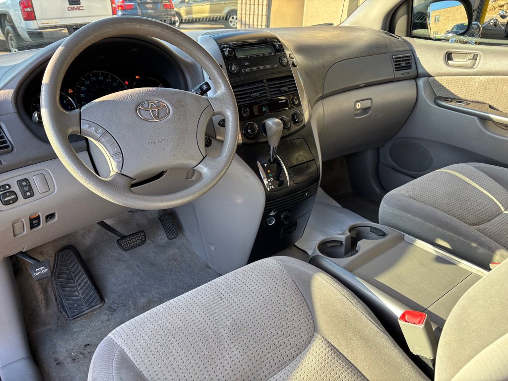 Used 2006 Toyota Sienna CE image 10