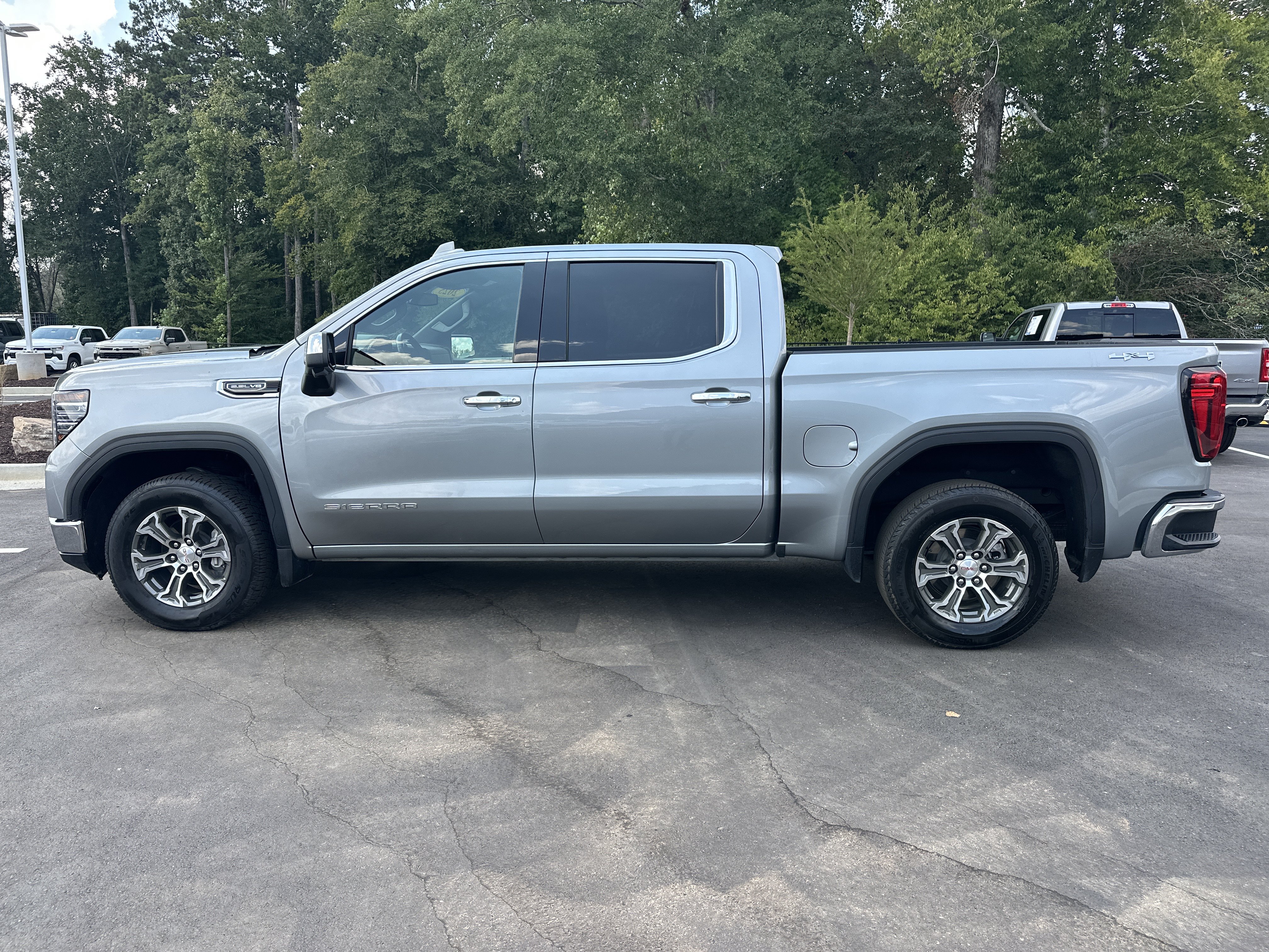 Used 2025 GMC Sierra 1500 SLT AWD/4WD image 5