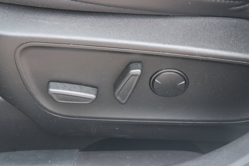 Used 2023 Ford Escape ST-Line w/ Tech Pack #1 AWD/4WD image 22