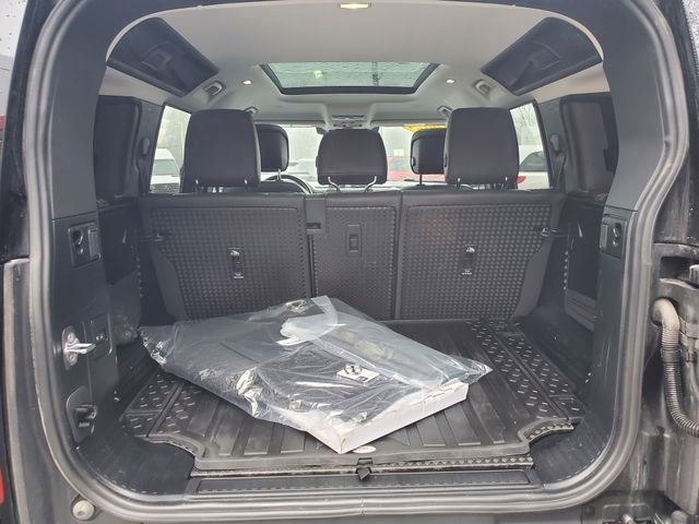 Used 2024 Land Rover Defender 110 S image 8