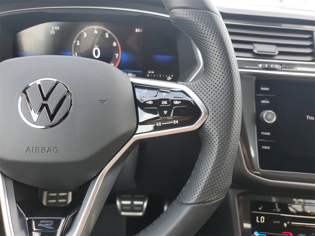 Used 2023 Volkswagen Tiguan SE R-Line image 18