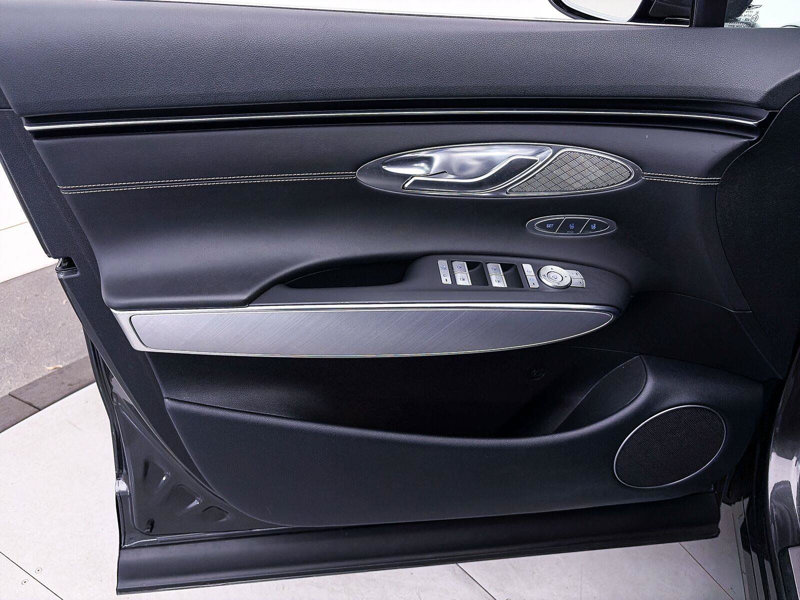 Used 2023 Genesis Electrified GV70 AWD/4WD image 20