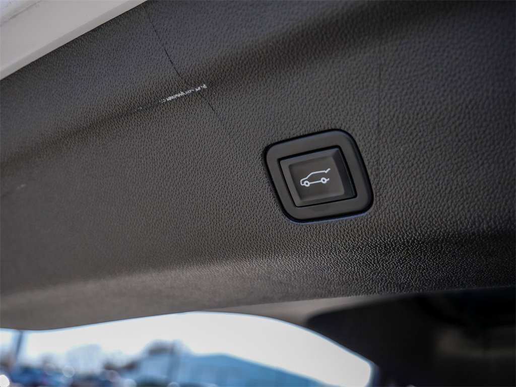 Used 2021 Chevrolet Tahoe Z71 w/ Luxury Package image 14