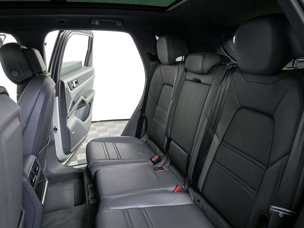 Used 2020 Porsche Cayenne image 22