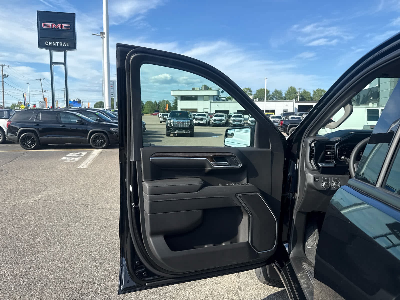 New 2026 GMC Sierra 1500 Elevation AWD/4WD image 11