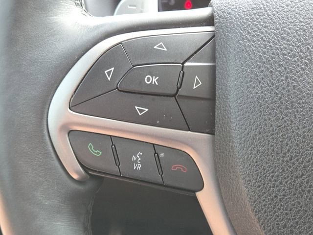 Used 2017 Jeep Grand Cherokee Altitude AWD/4WD image 10