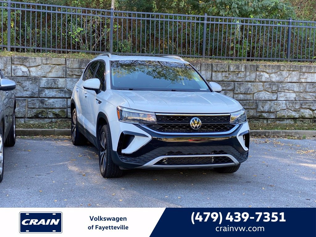 Used 2023 Volkswagen Taos SE w/ Panoramic Sunroof Package FWD image 1