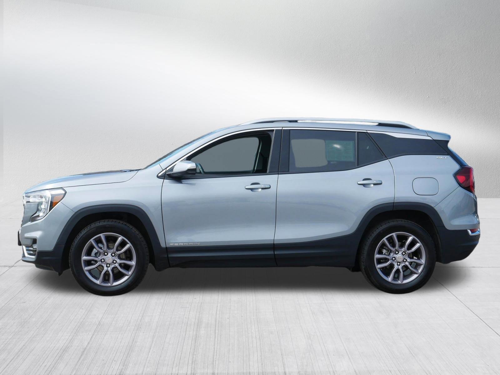 Used 2024 GMC Terrain SLT w/ Infotainment Package II AWD/4WD image 4