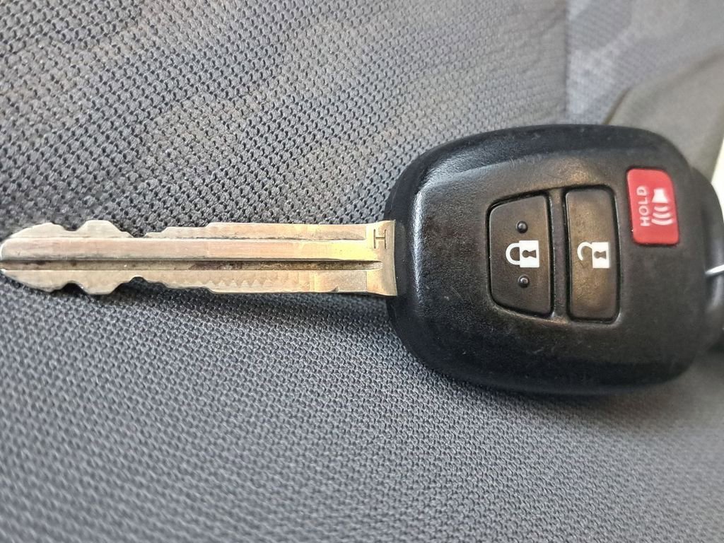 Used 2022 Toyota Tacoma SR5 image 28