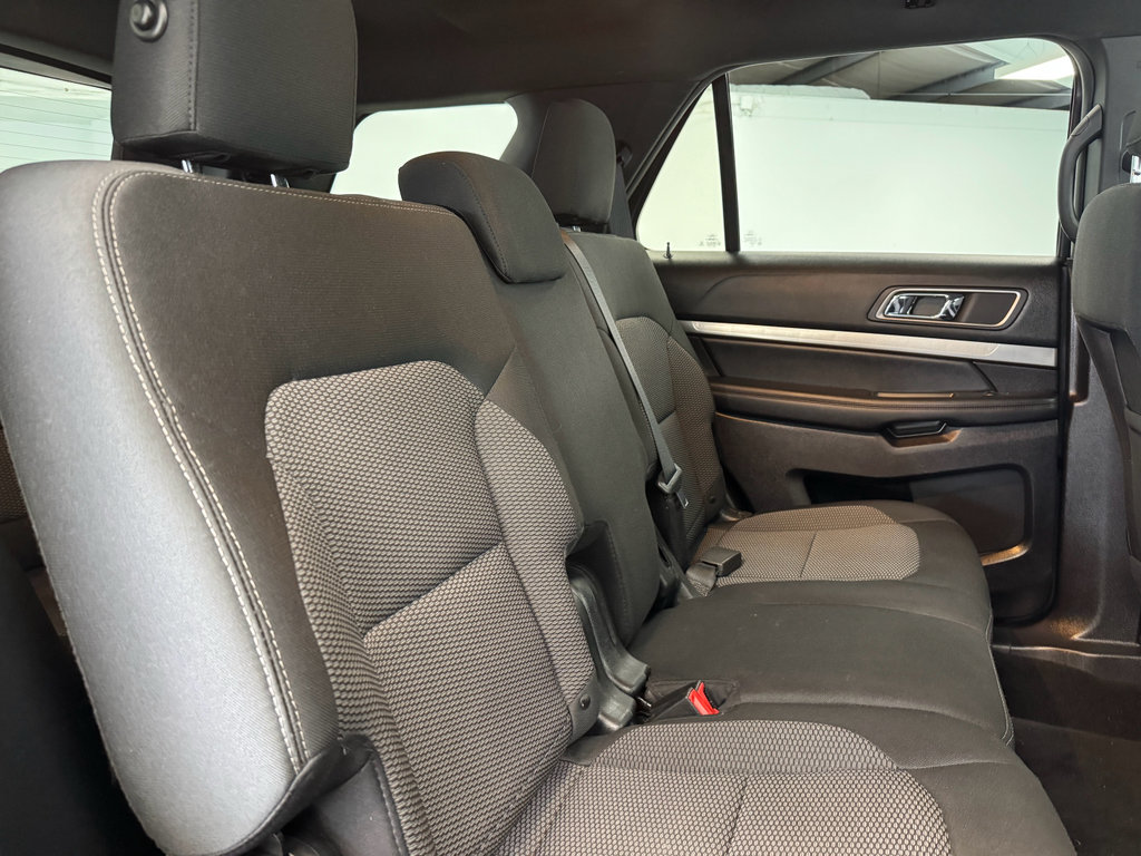 Used 2019 Ford Explorer XLT w/ Equipment Group 201A AWD/4WD image 31