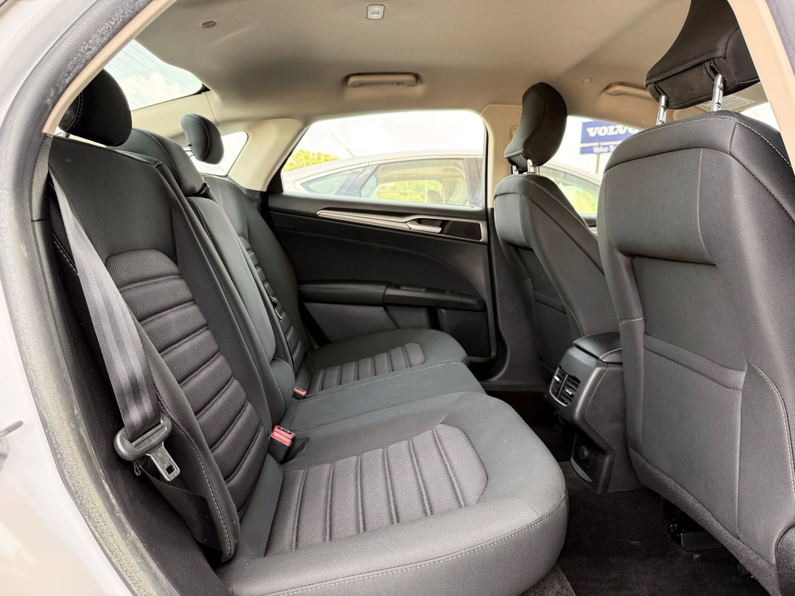 Used 2019 Ford Fusion SE FWD image 16