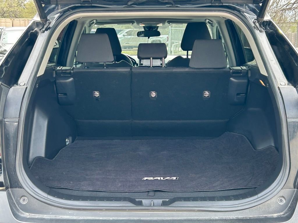 Used 2019 Toyota RAV4 XLE w/ Convenience Package image 15
