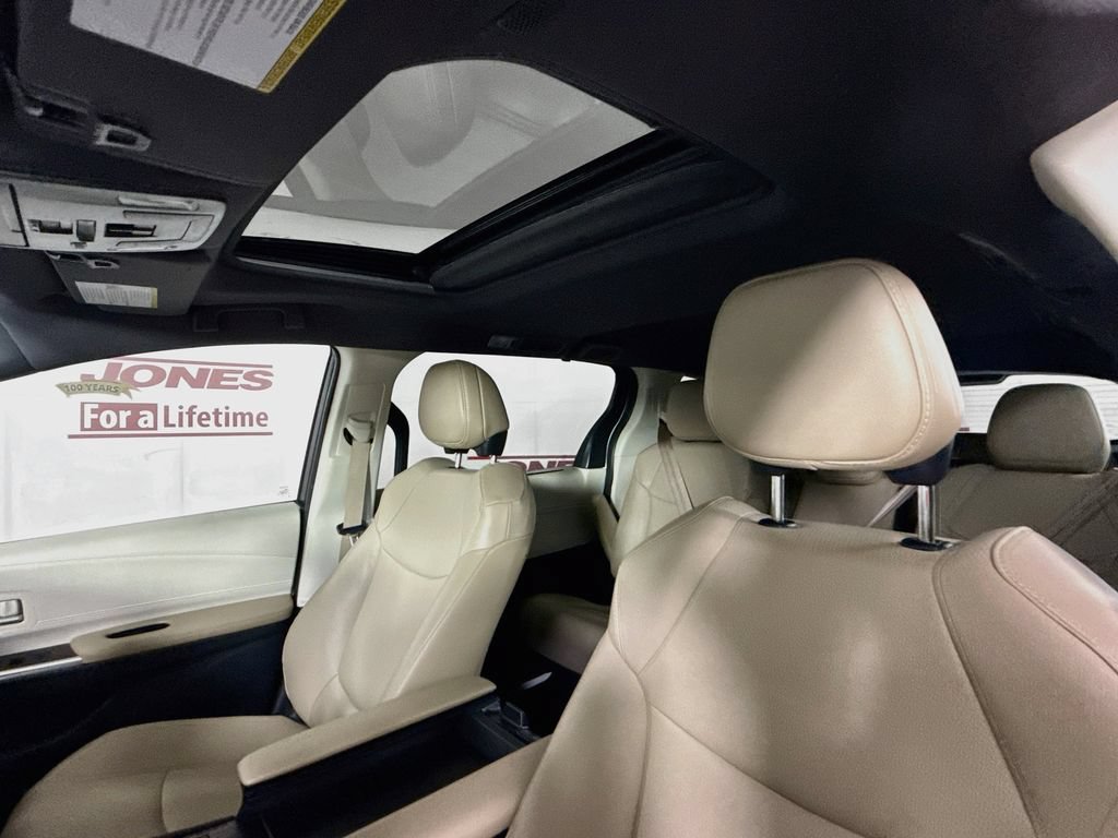 Certified 2022 Toyota Sienna XLE w/ XLE Plus Package FWD image 12