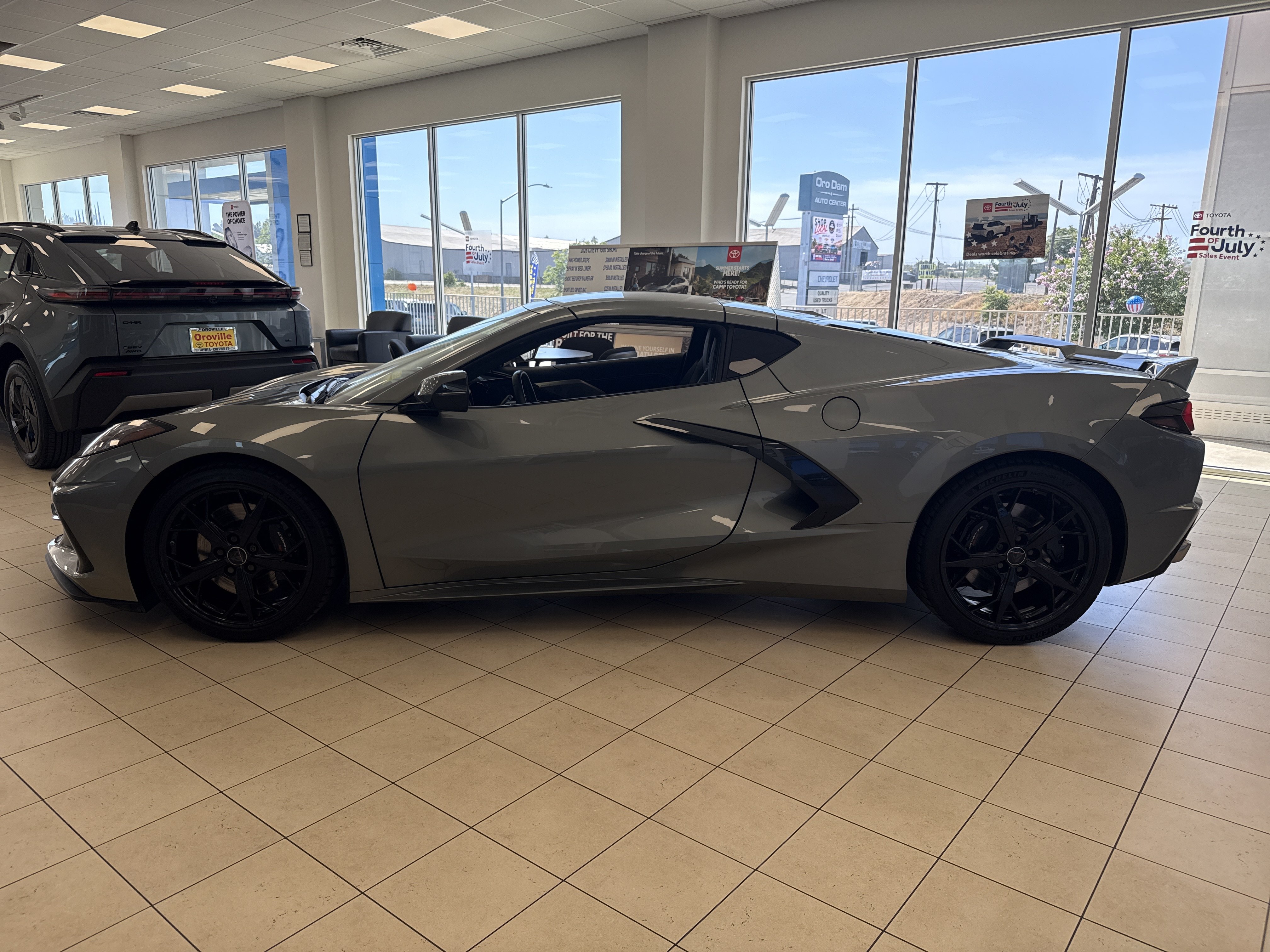 Used 2022 Chevrolet Corvette Stingray Premium Cpe w/ Z51 Performance Package RWD image 2