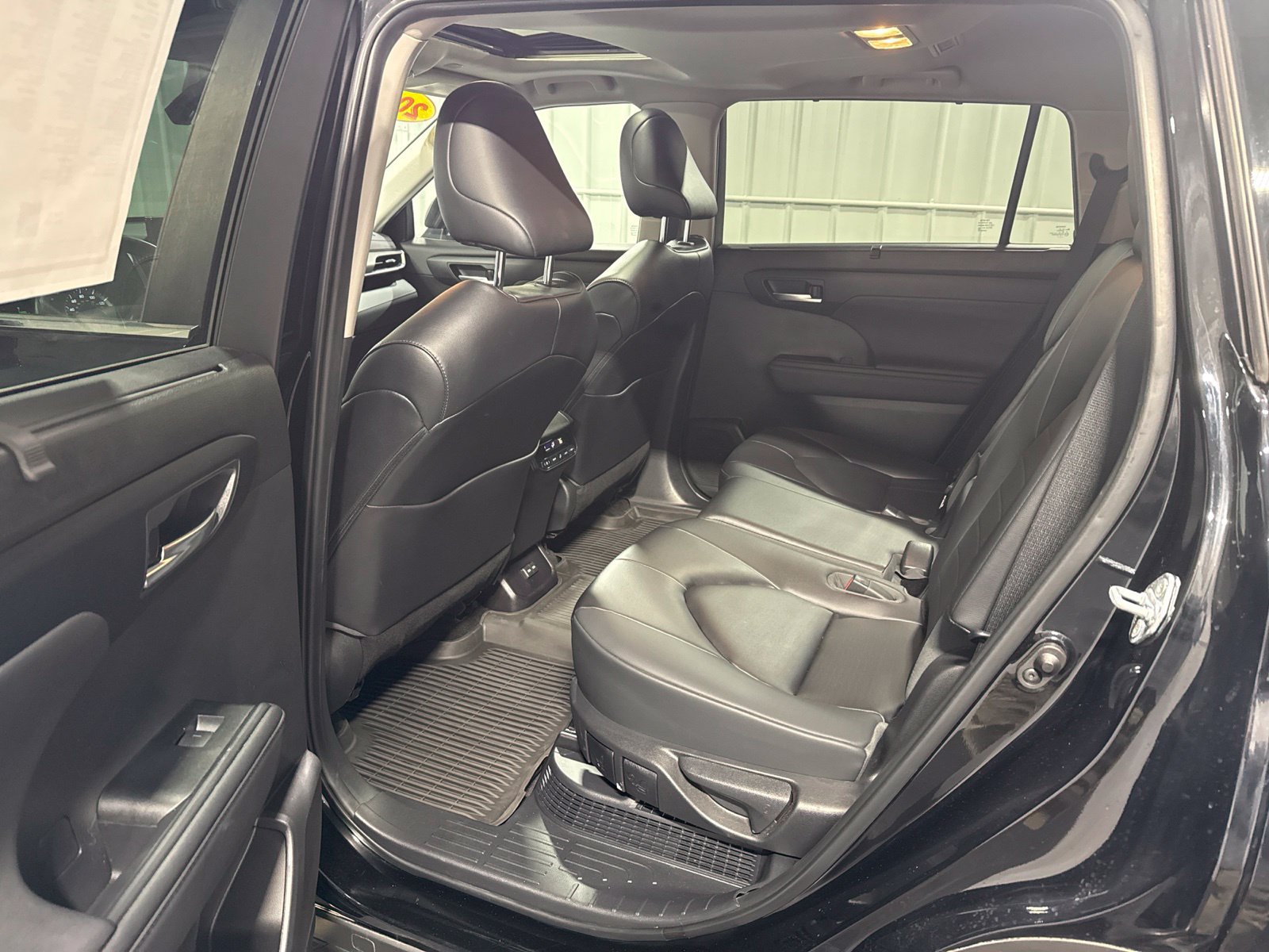 Used 2023 Toyota Highlander XLE w/ Protection Package #3 (TMS) AWD/4WD image 20