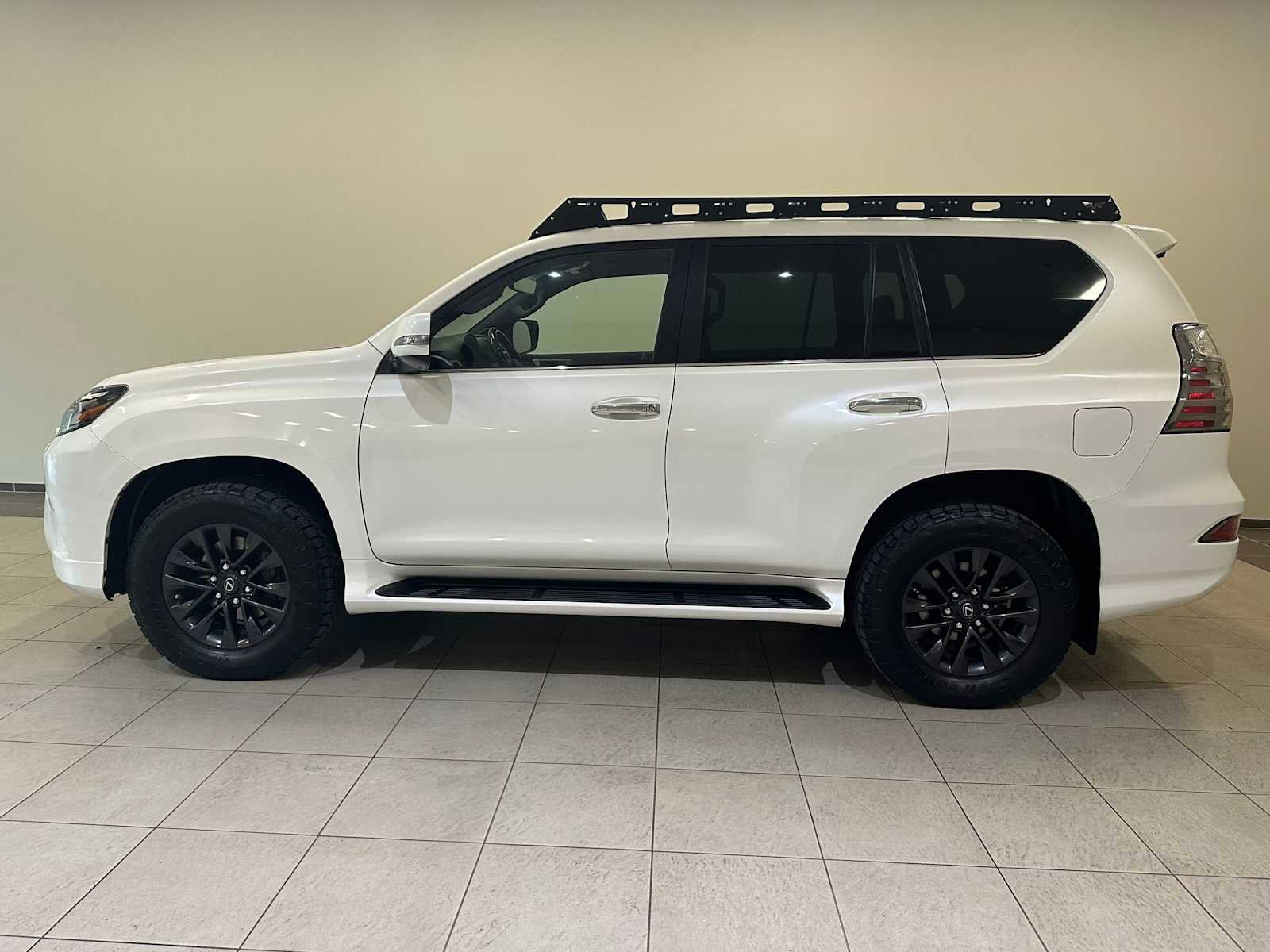 Used 2021 Lexus GX 460 Premium w/ Premium Package image 3