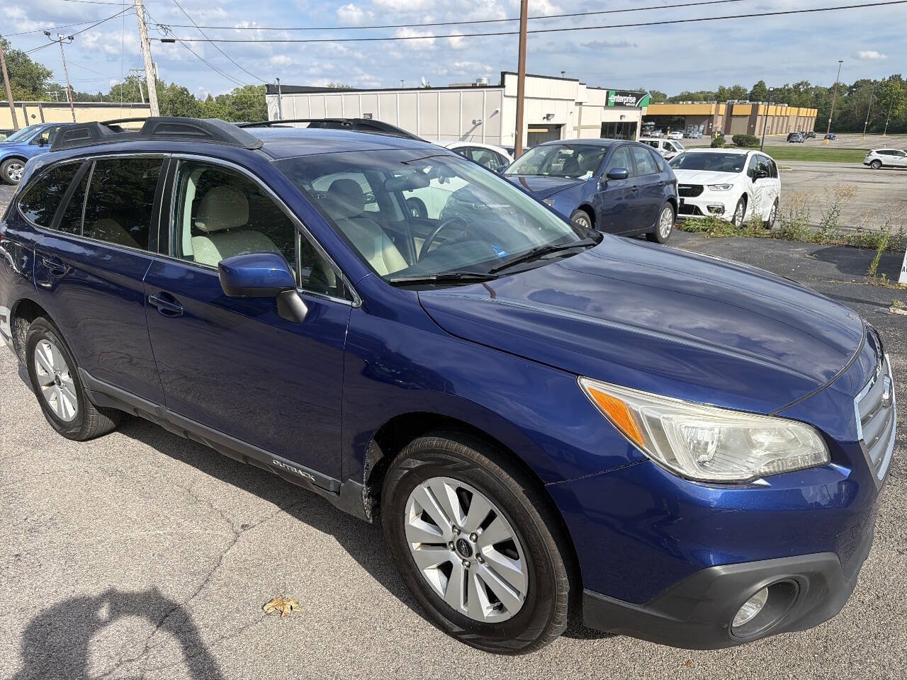 Used 2015 Subaru Outback 2.5i Premium AWD/4WD image 2