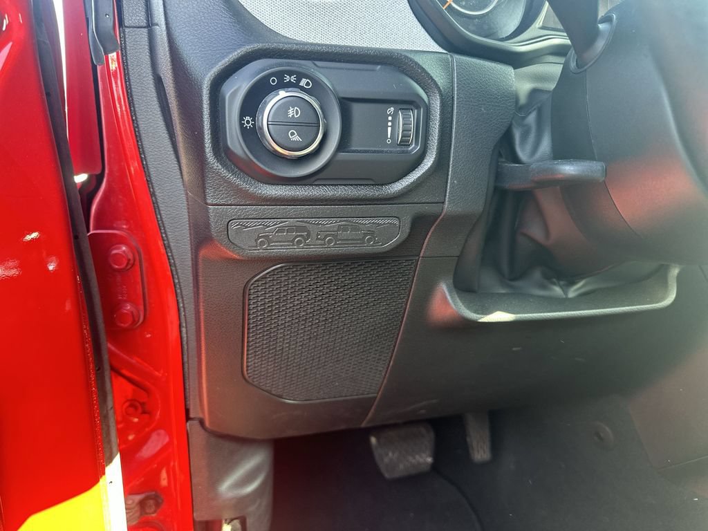 Used 2025 Jeep Gladiator Sport AWD/4WD image 18