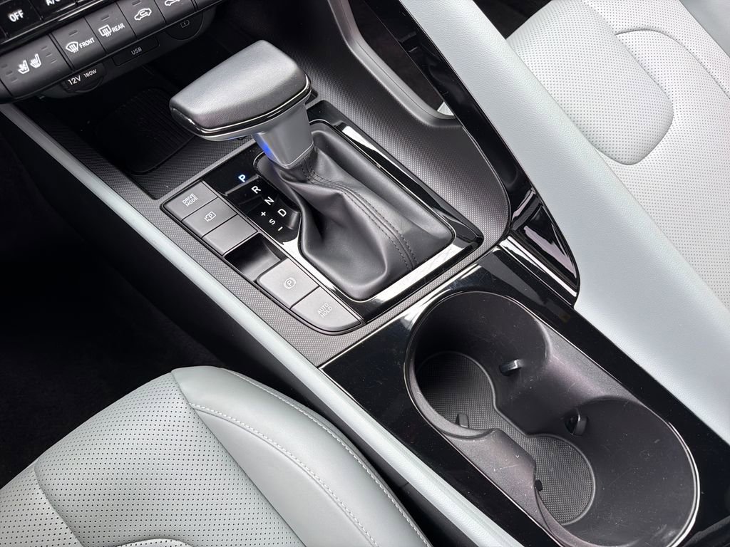 Used 2025 Hyundai Elantra Limited w/ Cargo Package image 26