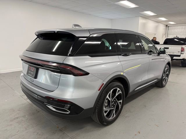 Used 2025 Lincoln Nautilus Premier w/ Equipment Group 102A image 6