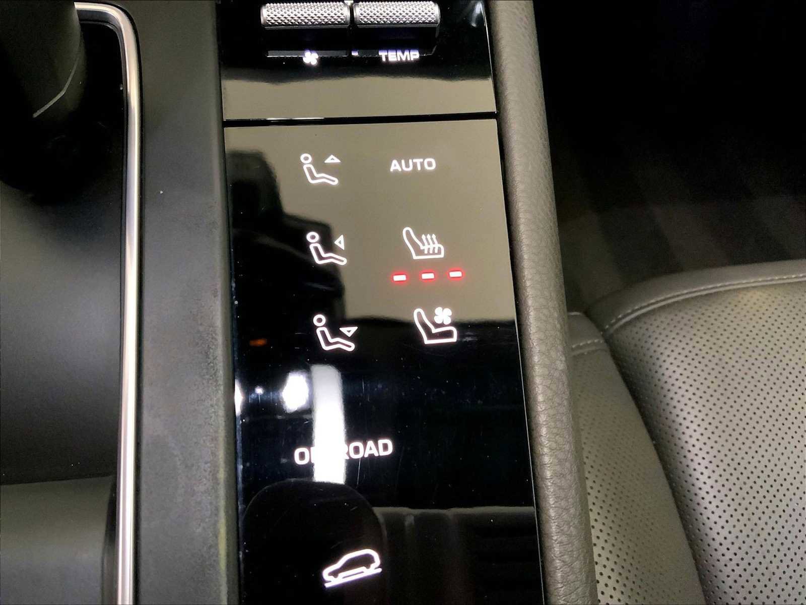 Certified 2023 Porsche Macan image 39