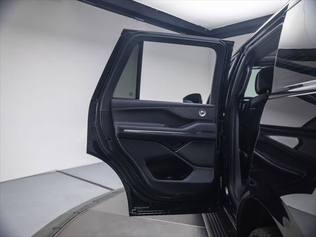 New 2026 Lincoln Navigator Reserve w/ Jet Appearance Package AWD/4WD image 25