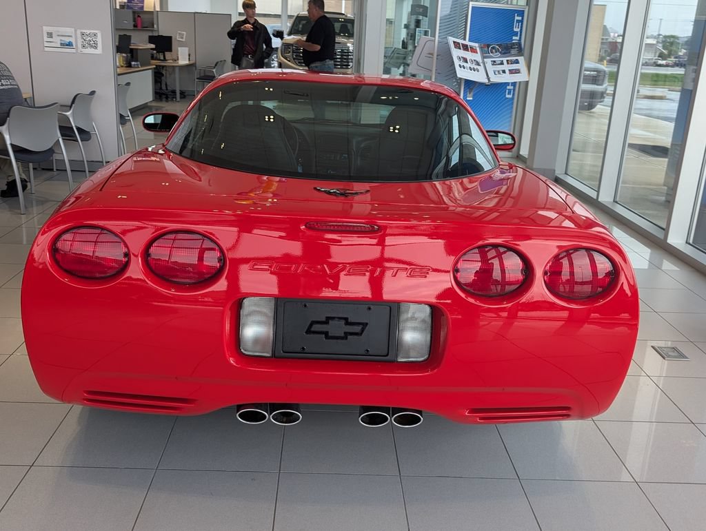 Used 2004 Chevrolet Corvette Coupe RWD image 6