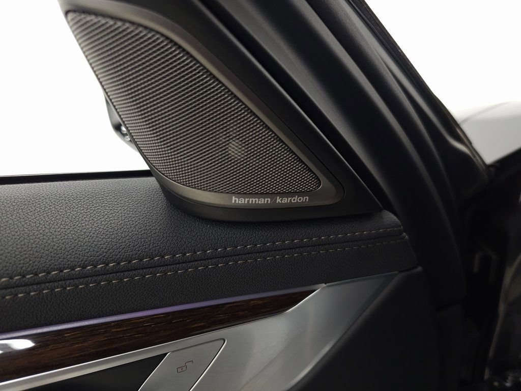 Used 2020 BMW 750i xDrive image 17