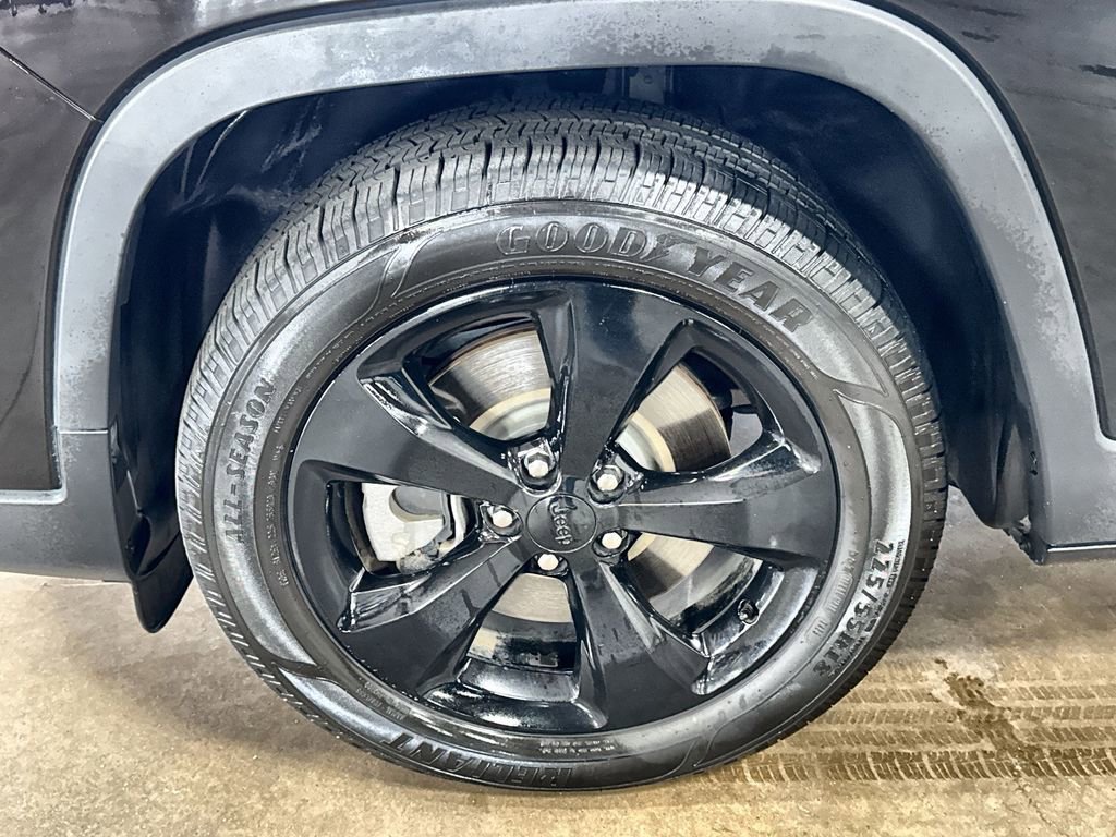 Used 2020 Jeep Cherokee Latitude Plus FWD image 31