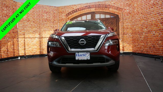 Used 2022 Nissan Rogue SV w/ SV Premium Package image 2
