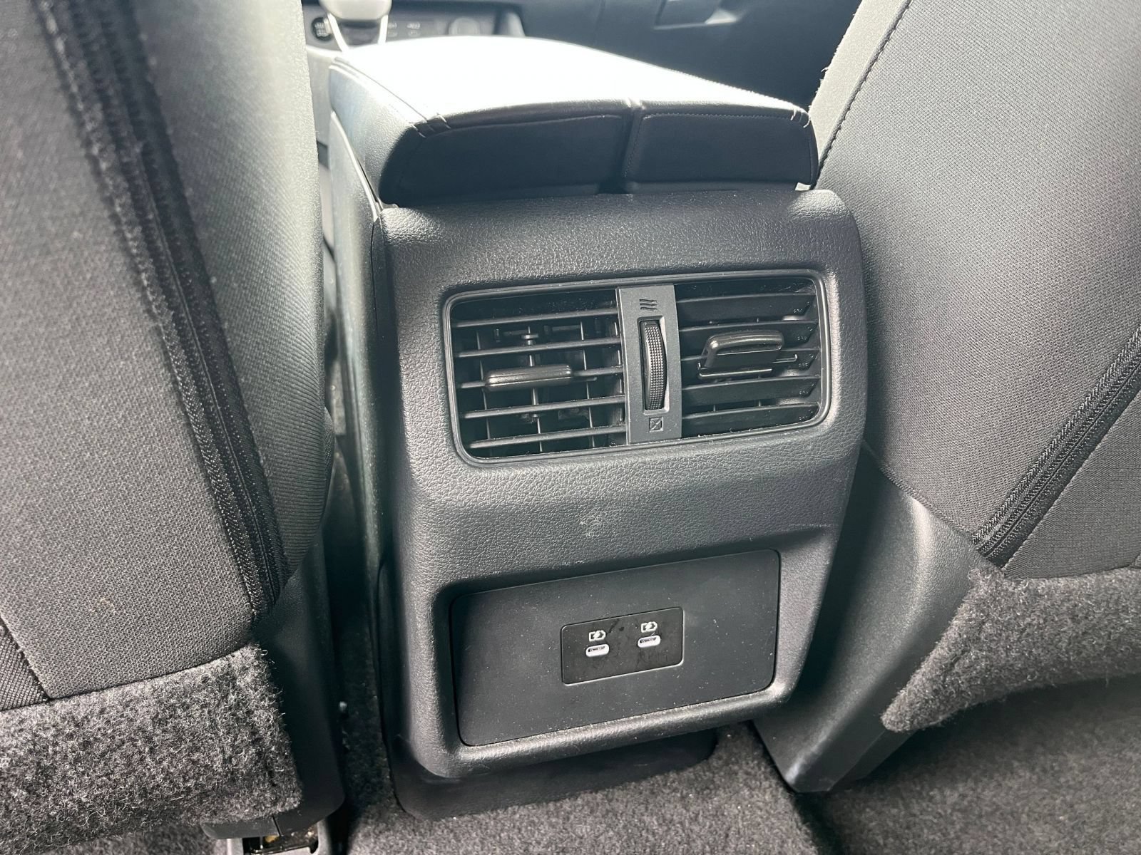Used 2025 Nissan Rogue SV FWD image 25
