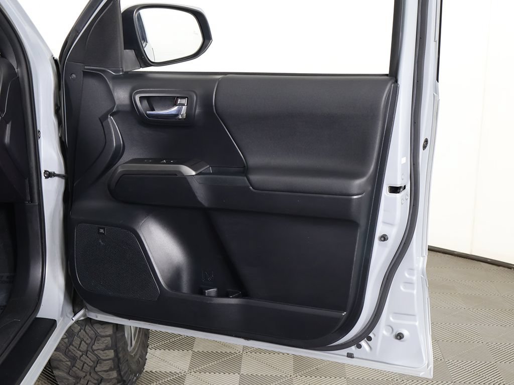 Used 2018 Toyota Tacoma TRD Sport AWD/4WD image 27