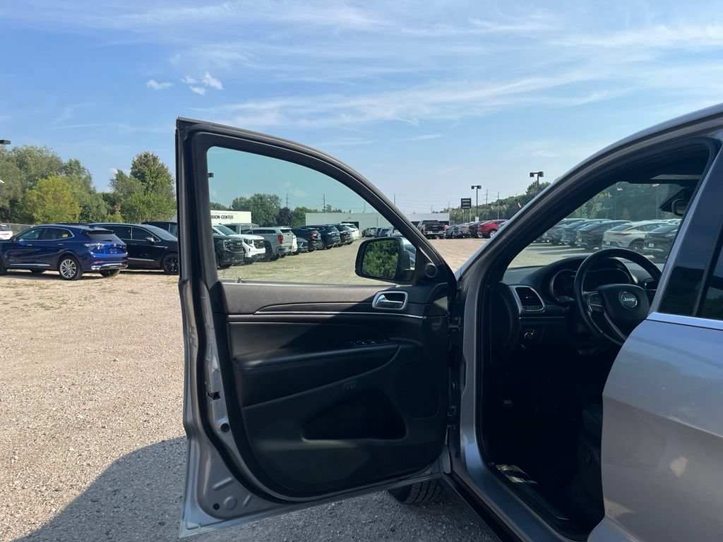 Used 2021 Jeep Grand Cherokee Limited AWD/4WD image 16