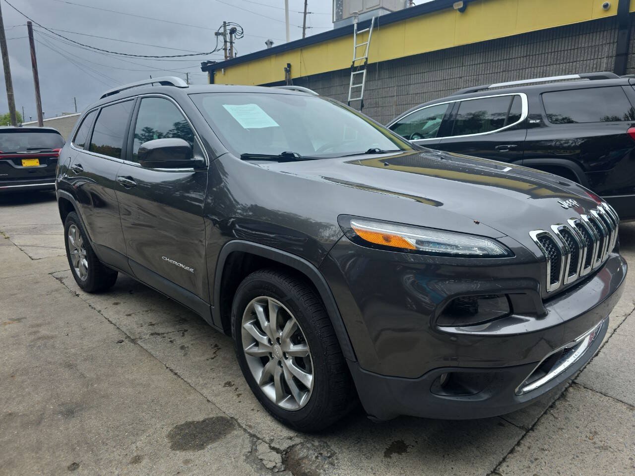 Used 2018 Jeep Cherokee Limited AWD/4WD image 4