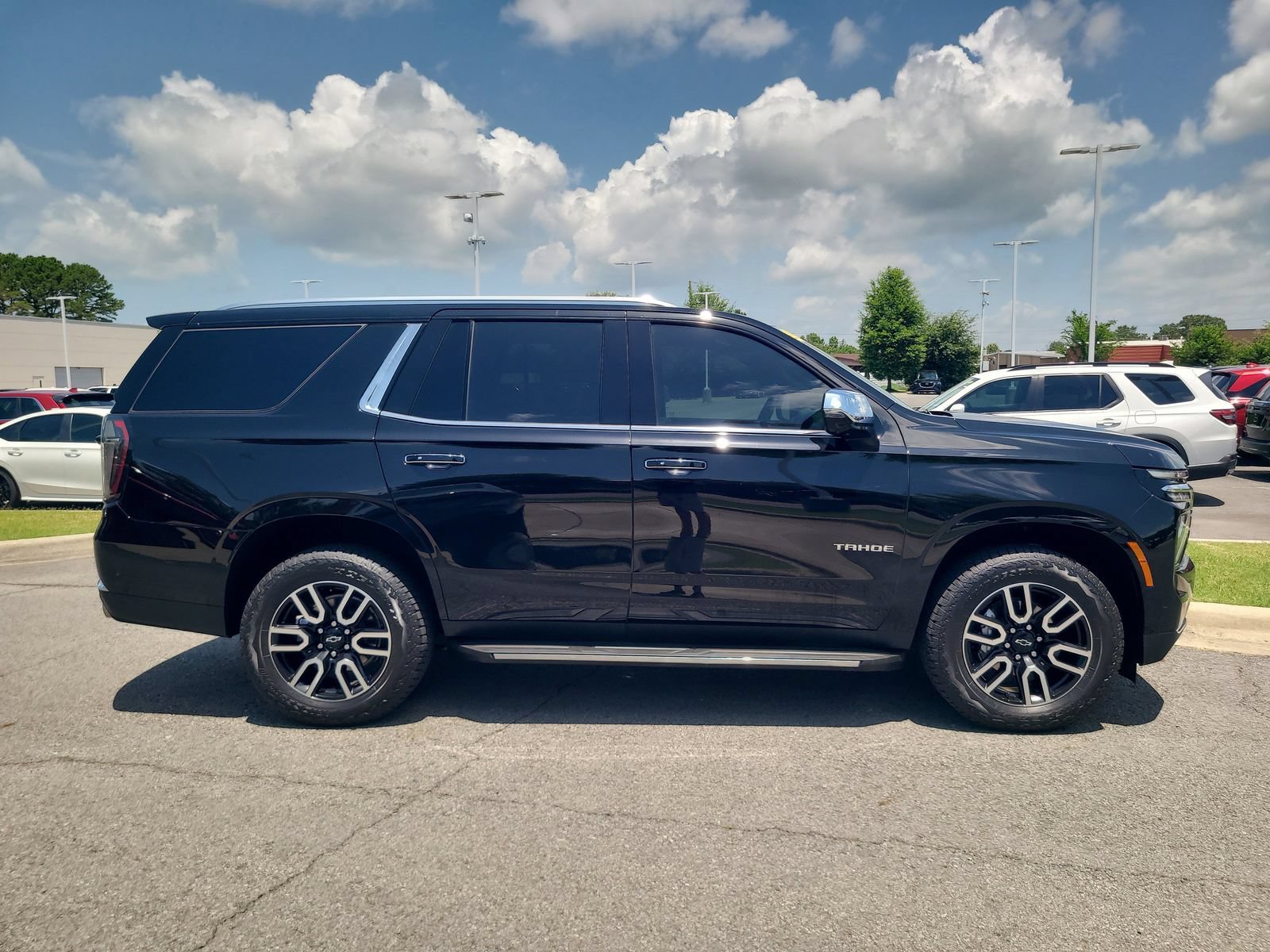 Used 2026 Chevrolet Tahoe Premier w/ Sun And Tow Package AWD/4WD image 2