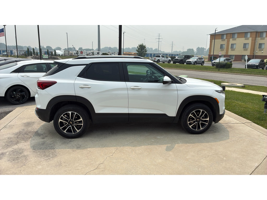 Used 2025 Chevrolet TrailBlazer LT AWD/4WD image 6