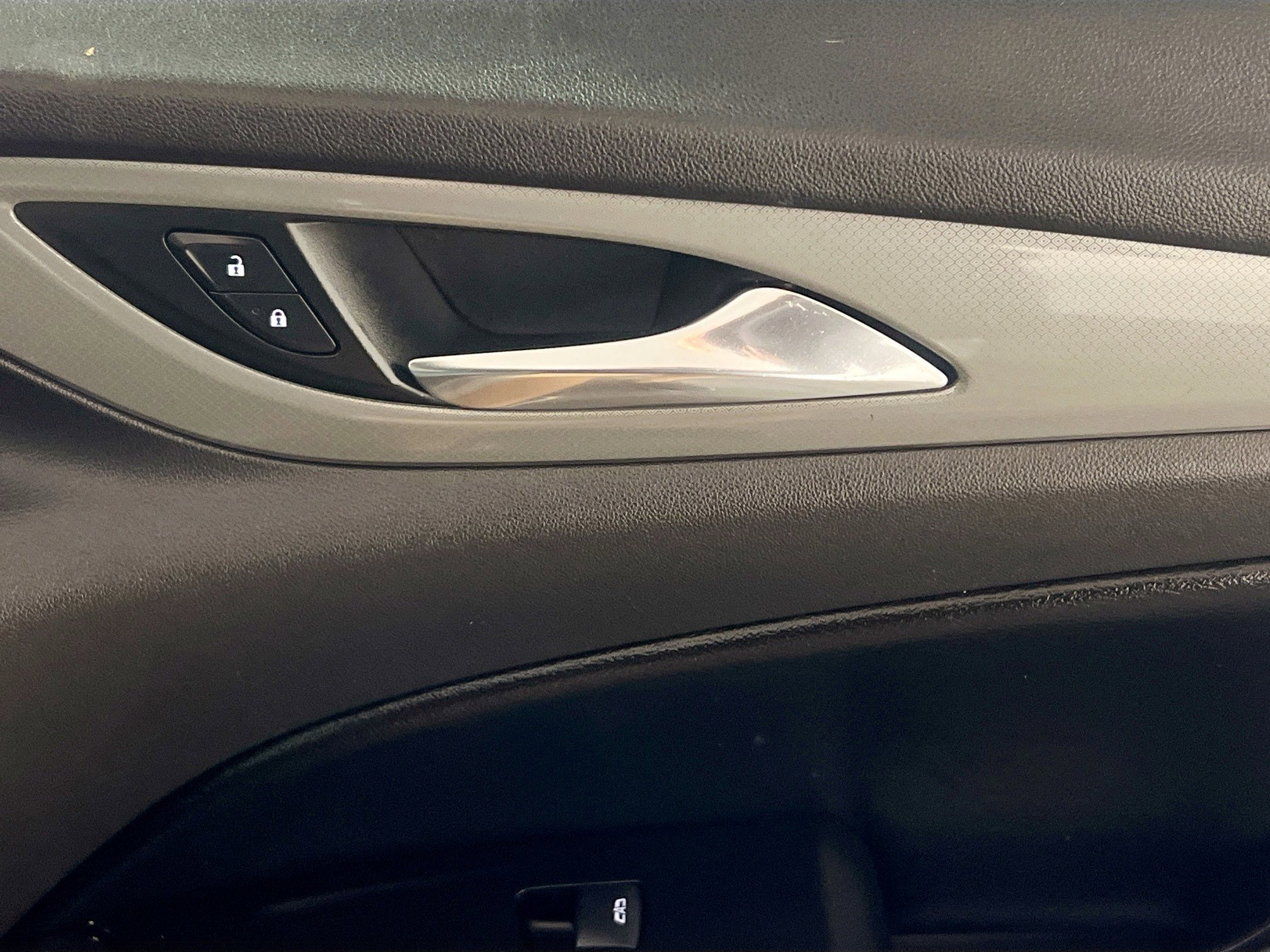 Used 2018 Buick Regal Preferred w/ Sights and Sounds Package FWD image 32