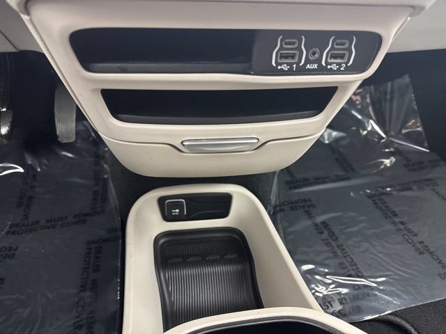 Used 2024 Chrysler Pacifica Touring-L FWD image 26