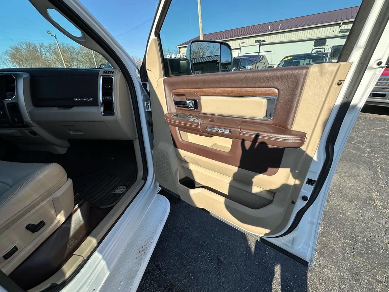 Used 2014 RAM 3500 Laramie image 28