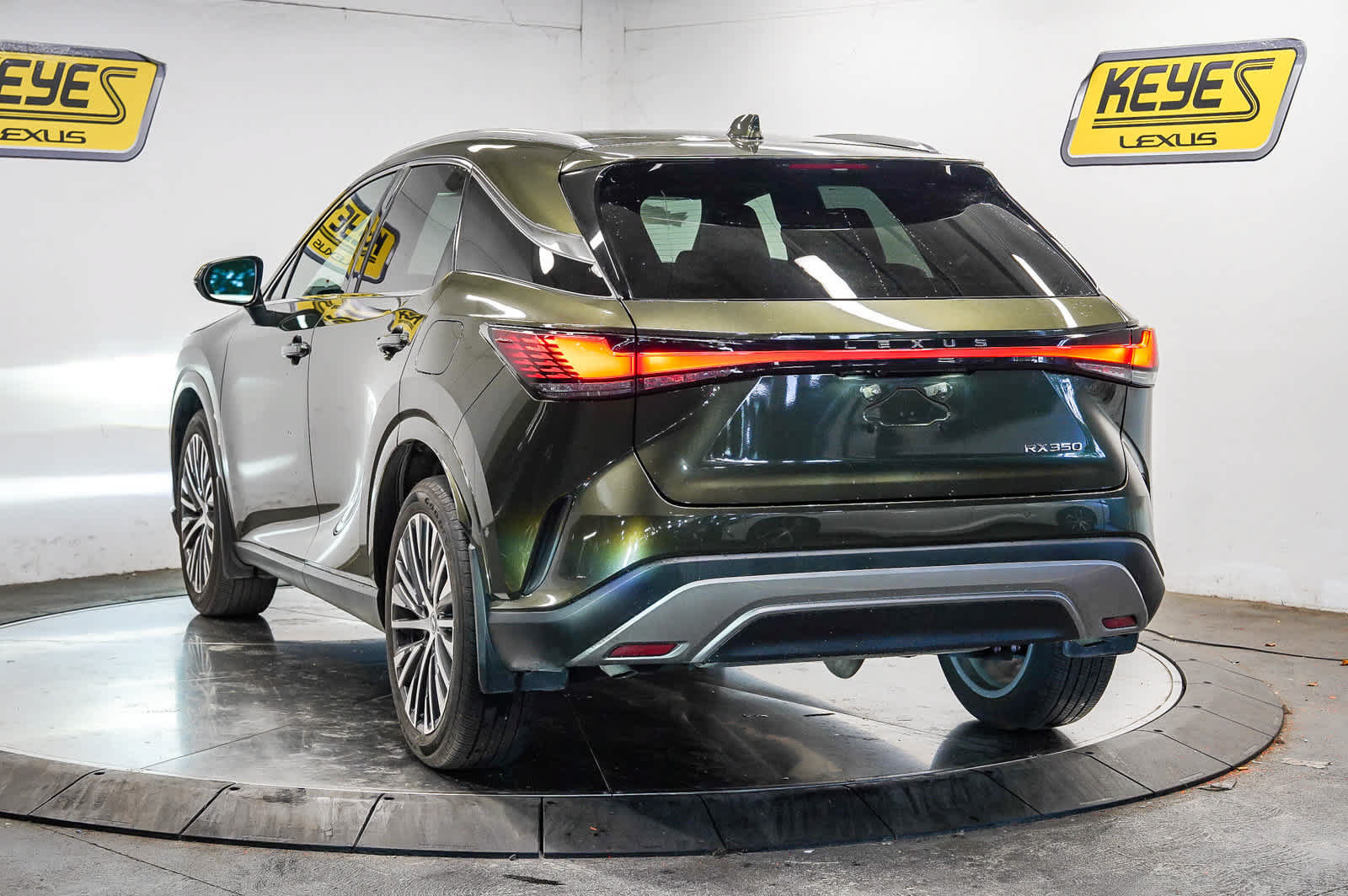 Used 2024 Lexus RX 350 Premium Plus w/ Convenience Package FWD image 2