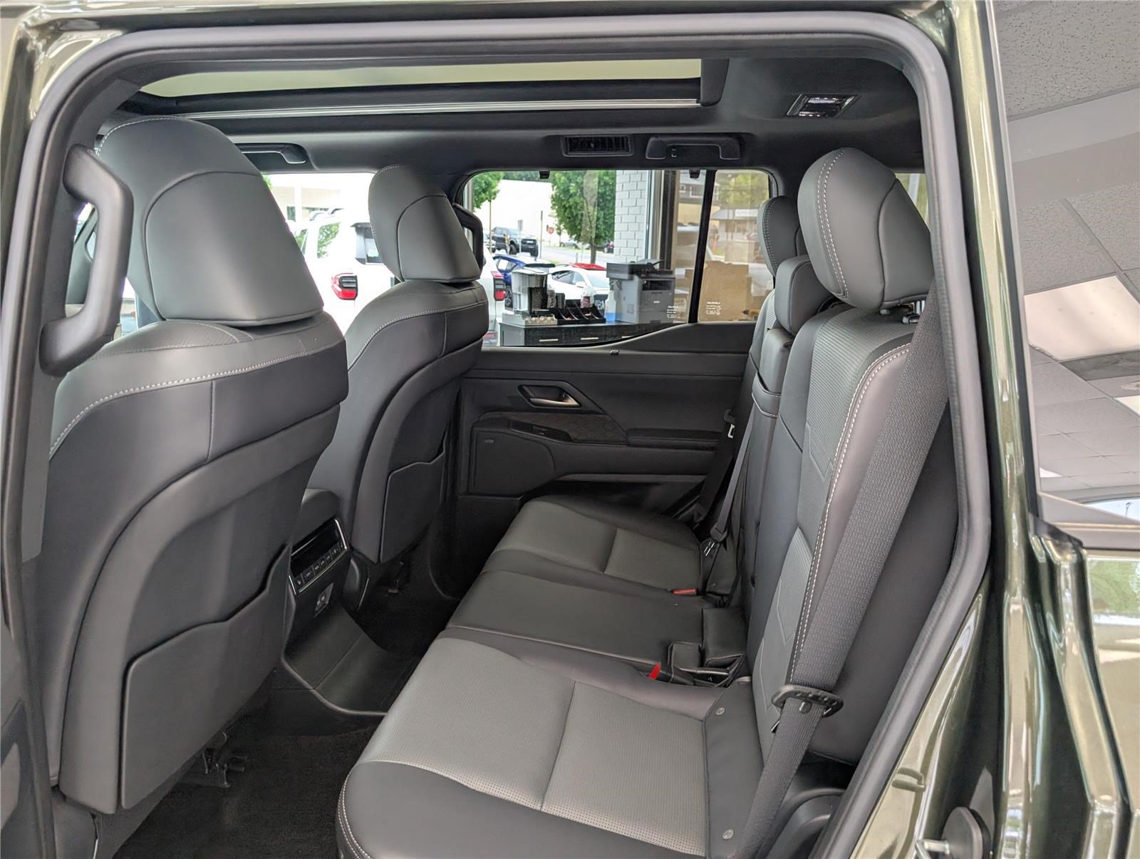 Used 2024 Lexus GX 550 w/ Accessory Package (2T) AWD/4WD image 16