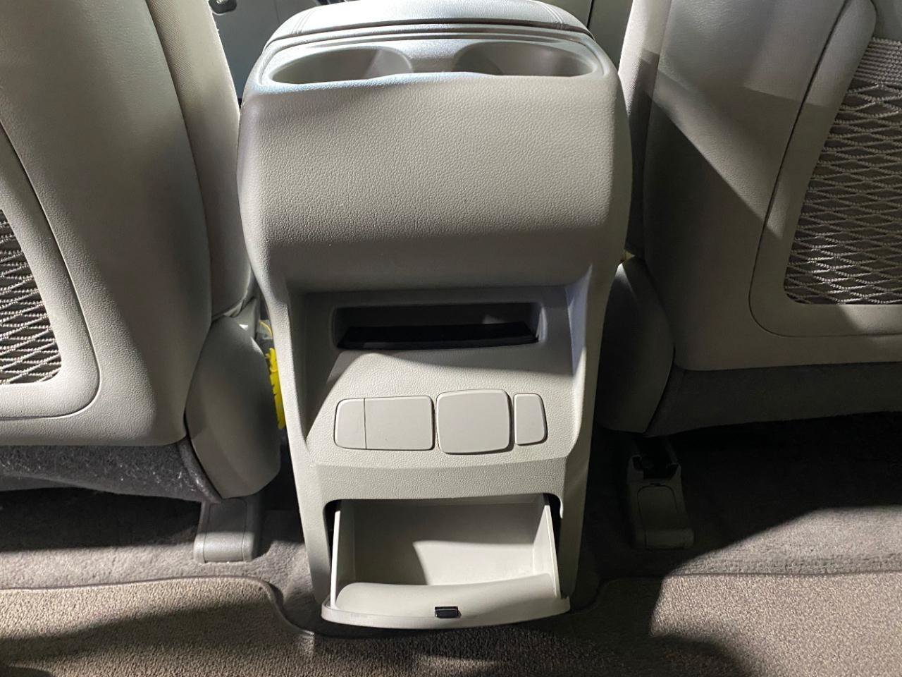 Used 2019 Kia Sedona LX FWD image 15