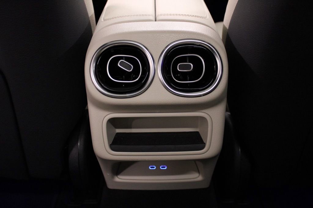 Used 2024 Mercedes-Benz GLC 300 image 34