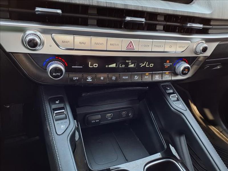 Used 2023 Kia Telluride EX w/ EX Captain's Chair Package image 21