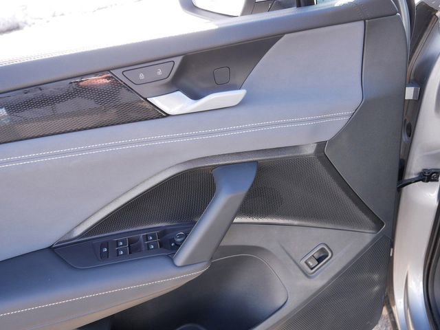 Used 2025 Volkswagen Tiguan SE image 16