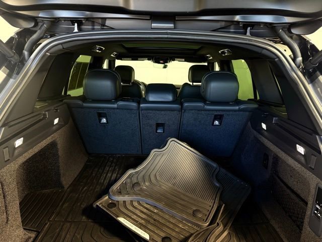 Used 2025 Land Rover Range Rover SE image 14