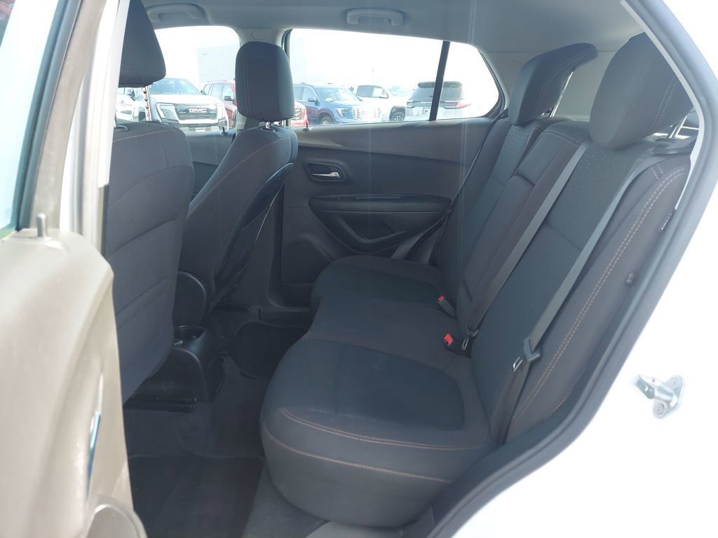Used 2018 Chevrolet Trax LS image 27