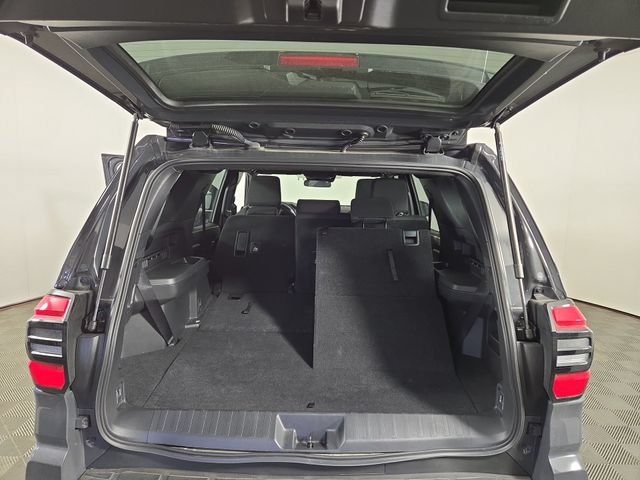 Used 2025 Toyota 4Runner SR5 AWD/4WD image 31