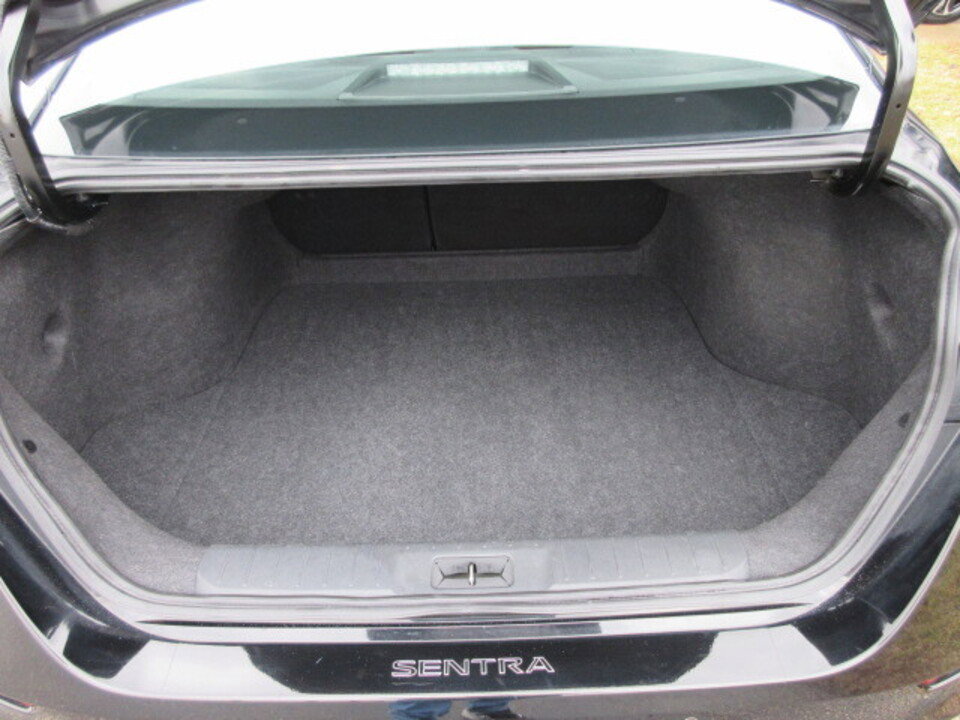 Used 2024 Nissan Sentra SV FWD image 27